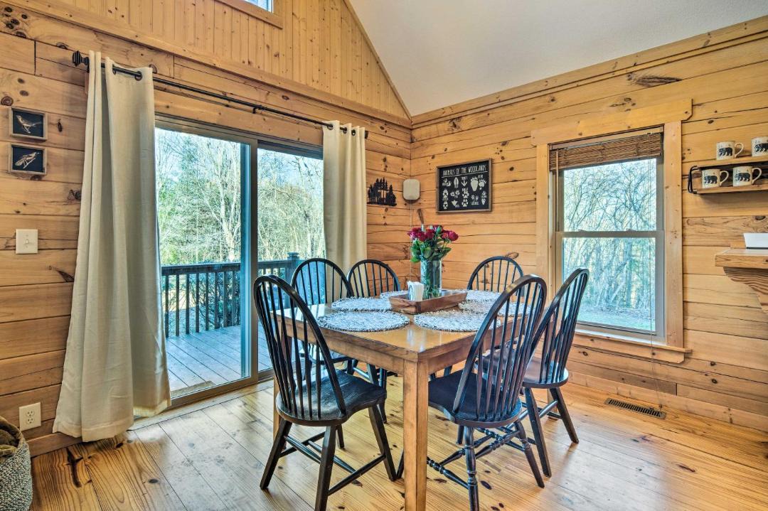 Photo of Livingroom in Sweetbriar Farms