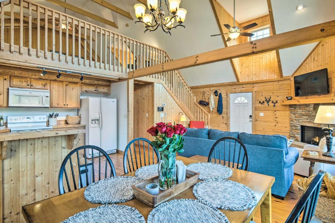 Photo of Livingroom in Sweetbriar Farms