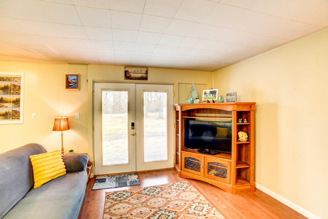 Photo of Livingroom in New Concord
