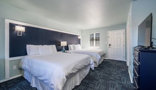 Deluxe Studio Suite, 2 Queen Beds, Lake View, Ground Floor