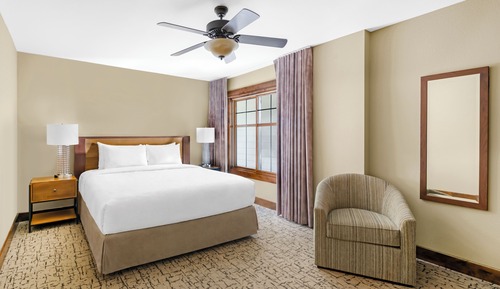 1 BEDROOM 1 KING DELUXE SUITE