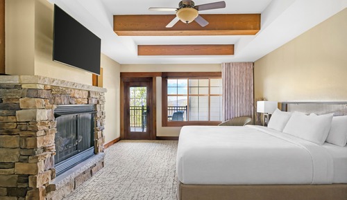 3 BEDROOM 3 KING SUITE WITH 2 SOFABEDS