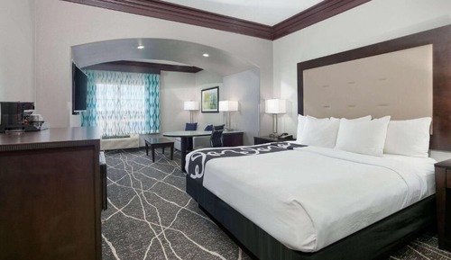 Deluxe Room, 1 King Bed, Accessible, Non Smoking (Mobility/Hearing Impaired Accessible)