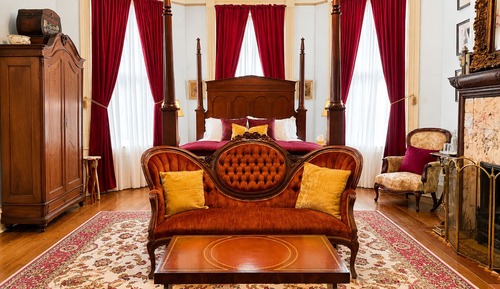 Luxury Suite, 1 Queen Bed, Courtyard View