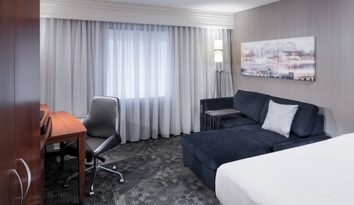 Room, 1 King Bed with Sofa bed, Hearing Accessible, Balcony (Accessible Bathtub)