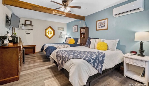 Quadruple Room, Hill View