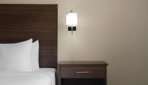 Queen Suite with Bath Tub - Disability Access 