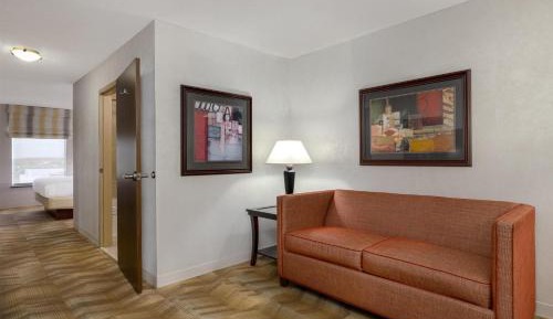 King Studio Suite with Whirlpool - Non-Smoking