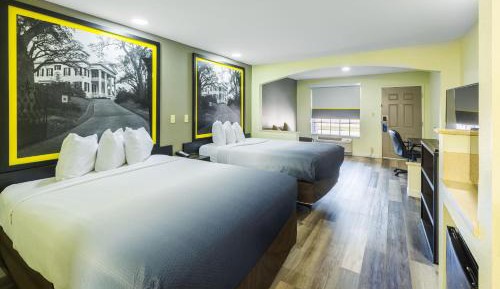 Queen Room with Two Queen Beds, Mobility Access and Roll-In shower, Non-Smoking