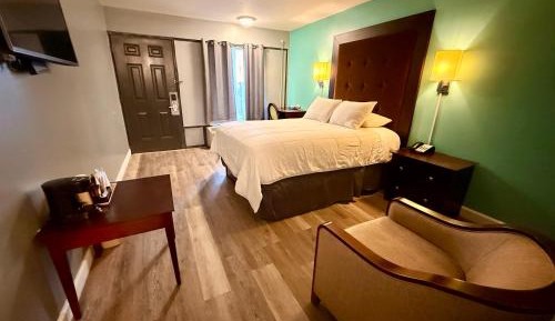 1 King Bed Accessible Smoking