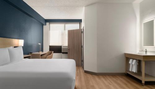 King Room with Bathtub - Mobility Access