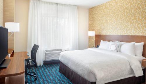 King Room with Transfer Shower - Mobility Access/Hearing Accessible