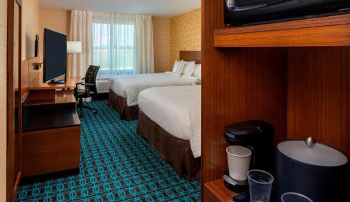 Queen Room with Two Queen Beds and Roll-In Shower - Mobility Access/Hearing Accessible