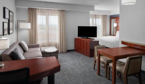 King Studio with Sofa Bed - Hearing Accessible