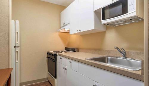 1 Queen Bed | Suite, Non-Smoking, Kitchen