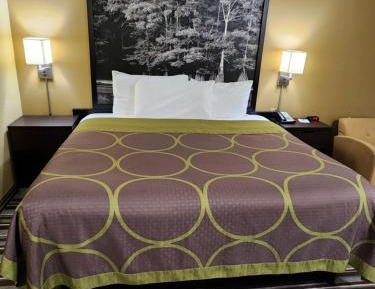 Deluxe King Room - Non-Smoking