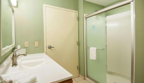 One-Bedroom King Suite - Non-Smoking