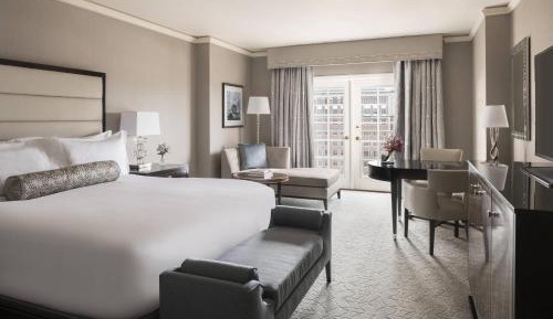 Deluxe, Guest room, 1 King Bed, Balcony