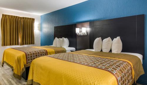 Quadruple Room with Two Queen Beds - Non Smoking