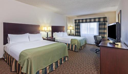 Queen Room with Two Queen Beds - Hearing and Mobility Accessible