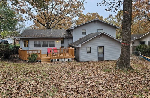 Sherwood House | Spacious 5-bedroom house with WiFi, AC, deck and gym in delightful Sherwood!