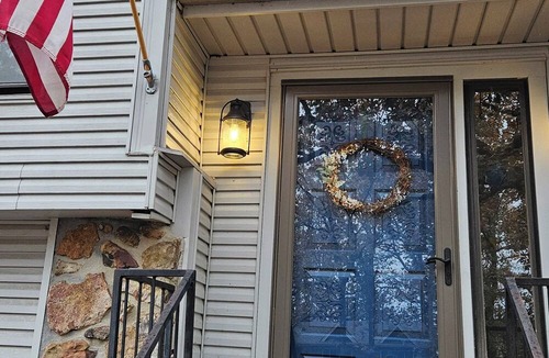 Sherwood House | Spacious 5-bedroom house with WiFi, AC, deck and gym in delightful Sherwood!