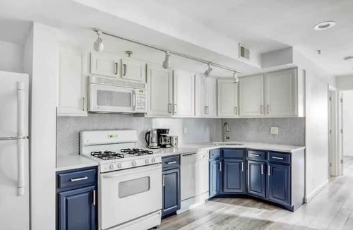 Union City Apartment | 3 Apts in 1! Modern 8 BR NYC 15 min