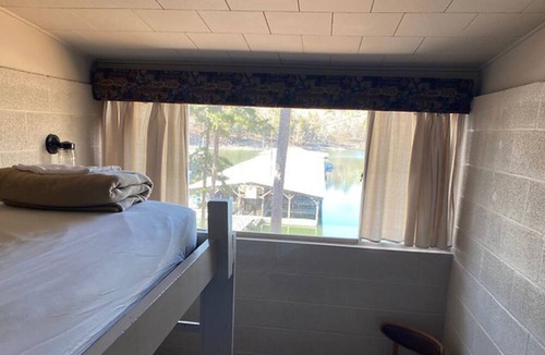 Royal Cabin | Charming Lodge in Royal with AC. Satellite TV