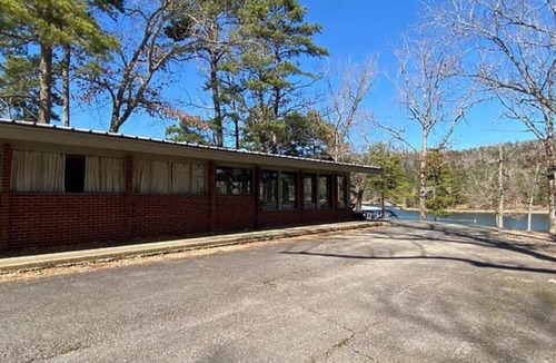 Royal Cabin | Charming Lodge in Royal with AC. Satellite TV