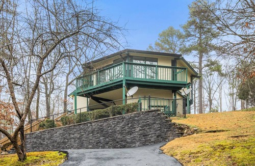 Jones Mills House | Octagon Hilltop Home Hot Springs
