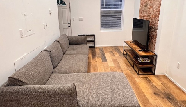 5BR Jersey City Home – Perfect for World Cup Groups! Walk to the PATH train.